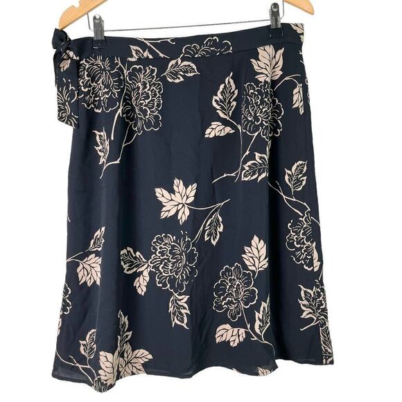 Talbots 100% Silk Floral‎ Print Skirt Side Zip and Tie Black Cream, Size 14P - Picture 7 of 9